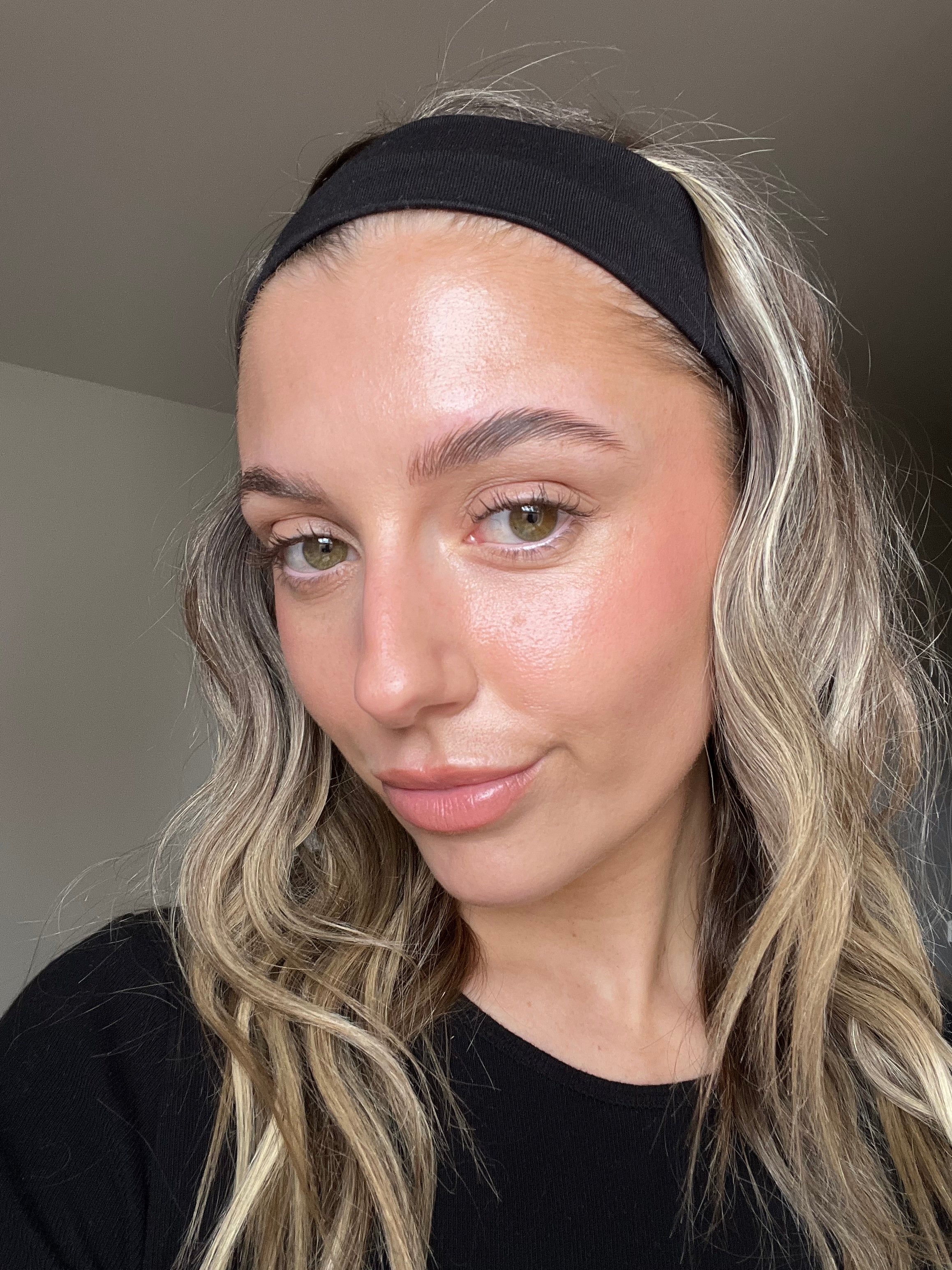 Woman with blonde hair wearing KIMKO Brow Gel and KIMKO Brow Pencil in shade Blonde 